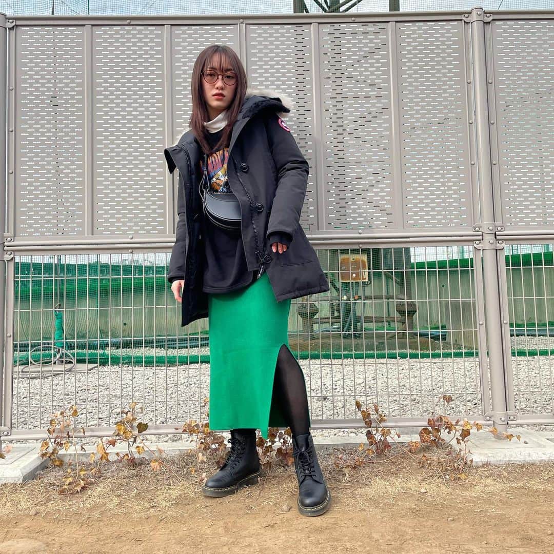 工藤遥さんのインスタグラム写真 - (工藤遥Instagram)「. 🦅ﾋｻｼﾌﾞﾘﾆﾉｾﾙ‼︎ . . knit skirt / @dholic_official  shoes / @drmartens_japan  #シフクドウ」2月6日 17時50分 - haruka_kudo.official