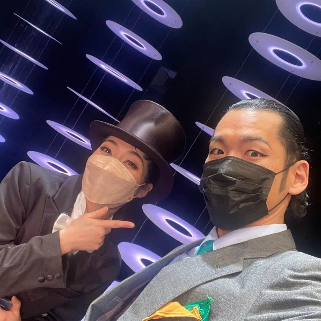 香咲蘭さんのインスタグラム写真 - (香咲蘭Instagram)「4日間の愛しい時間…終わっちゃった。 この状況の中、幸運にも、稽古も全日程できて、公演も全日程終える事ができました。  皆で色んな事を我慢して乗り越え作った作品がお客様の笑顔となり笑い声となって私たちの心を温めてくれました。 愛しさと嬉しさと感謝と温かさで胸がいっぱいです。 感じたことを沢山書きたいけれど今日はまだ余韻に浸っていたい…  また今度ゆっくりと公演のお話にお付き合いください😌😌 沢山の応援ありがとうございました❤  #スター誕生 #ミュージカル #完走 #奇跡」2月6日 19時33分 - ran_kosaki