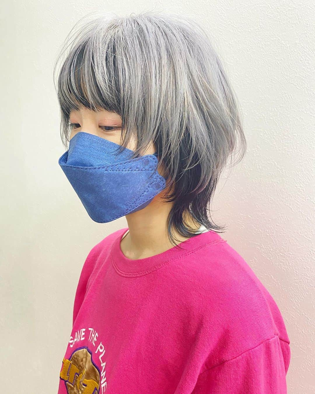 朝日奈丸佳さんのインスタグラム写真 - (朝日奈丸佳Instagram)「newcolor 🐺   #ウルフカット  #ショートウルフ  #ハイトーンカラー  #ハイトーンショート  #newhair」2月6日 20時01分 - madoka_maru_hina