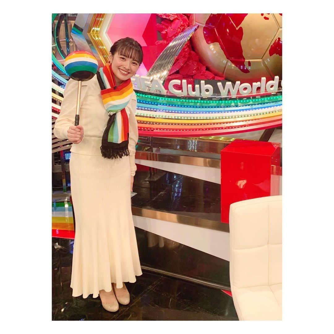 河出奈都美さんのインスタグラム写真 - (河出奈都美Instagram)「.  ❤️🧡💛🤍💙💚🖤 FIFAクラブワールドカップ UAE 2021 開幕！！ ❤️🧡💛🤍💙💚🖤  今日の夕方には、 スペシャルサポーター明石家さんまさん、 ゲスト大久保嘉人さん、MCぺこぱさん、 解説北澤豪さんと一緒に 開幕SPをお届けしました✨  世界30万1000クラブの頂点を決める大会って、 考えてみるとすごいですよね。 いや、考えても分からないくらい、すごい。笑  大陸王者として、それぞれがクラブのプライドをかけて 最高峰のサッカーを繰り広げます🏆  そんなワールドクラスのスーパースターの中には、 ファンの結婚式に参列してあげたり、 自宅の前で勝手に打ち上げを始めたファンと一緒に 盛り上がったりしてくれる選手もいるんです笑 なんだか親近感が湧いちゃいますよね☺️  きょう深夜1:00〜は、BS日テレで 準々決勝を生中継です！⚽️  🇦🇪アルジャジーラ vs 🇸🇦アルヒラル 解説は城彰二さん、実況は山﨑誠アナです🎤 @yamazaki.makoto08   ぜひご覧ください✨✨✨  #日本テレビ #クラブワールドカップ #fifaclubworldcup #cwc2021 #海外サッカー #サッカー好きな人と繋がりたい #日テレサッカー @ntv_football #明石家さんま さん #大久保嘉人 さん #ぺこぱ #松陰寺太勇 さん #シュウペイ さん #北澤豪 さん #河出奈都美 #新人アナ #澁谷善ヘイゼル #影ナレーションを担当してくれました😊 #アナウンサー  #チェルシー #パルメイラス #アルアハリ #アルヒラル #アルジャジーラ #モンテレイ #ピレー」2月6日 22時16分 - kawade_natsumi