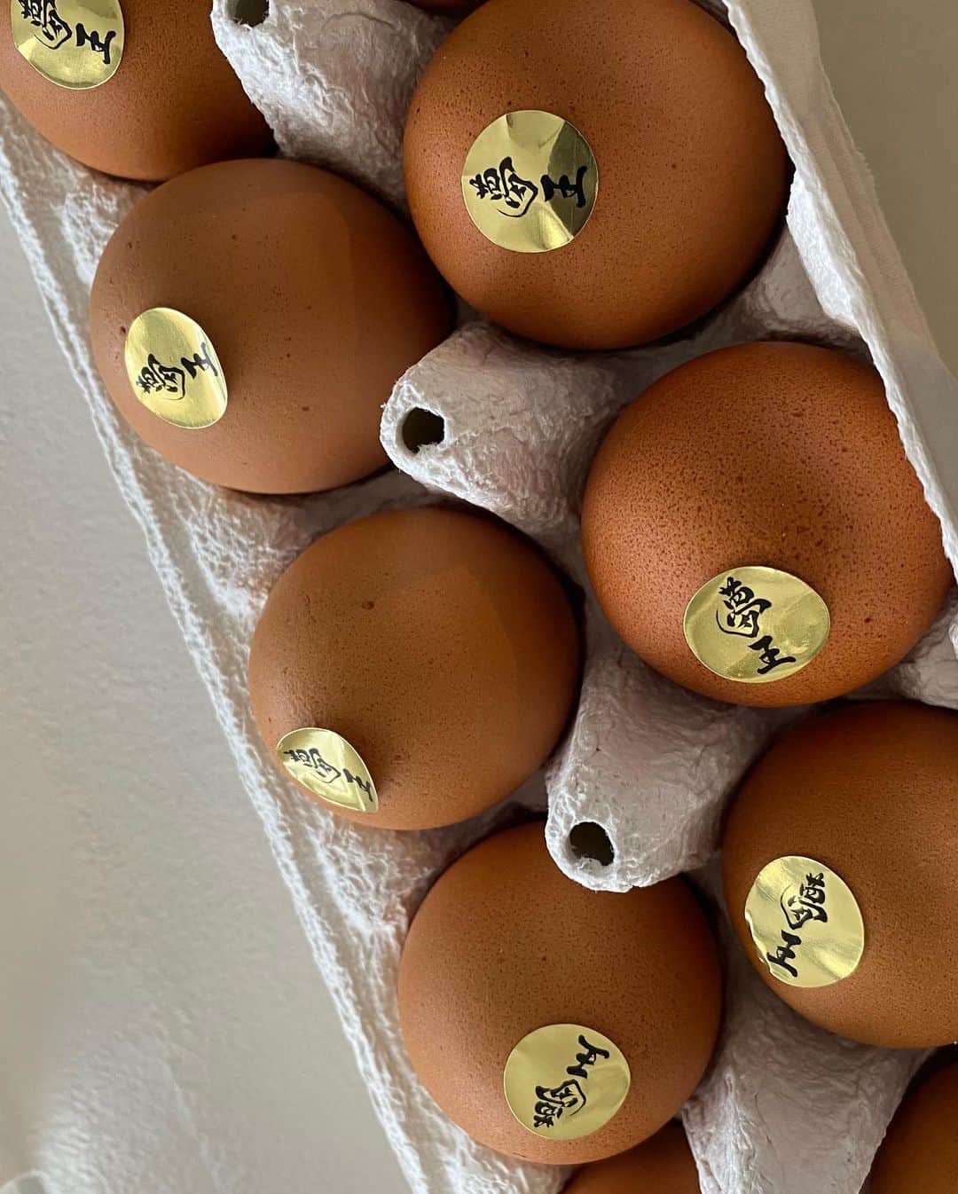 長谷川京子さんのインスタグラム写真 - (長谷川京子Instagram)「おはようございます☺️  1週間の始まりはパワーのつく朝食を。 娘のママ友達からいただいた、卵がけご飯にすると日本一、の卵だそうです🥚 卵黄の色味が濃く、いまだ生命を感じる。 とにかく、美味しかったです😋  Thank you❤️」2月7日 12時53分 - kyoko.hasegawa.722