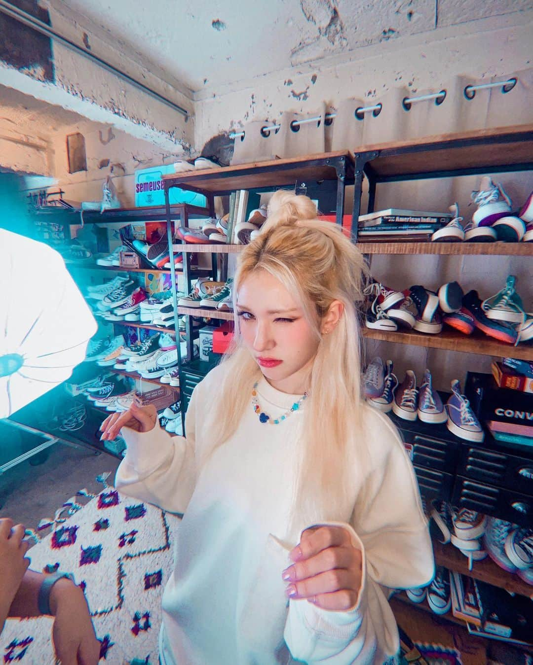 ソミさんのインスタグラム写真 - (ソミInstagram)「CONVERSE @converse_kr  ❤️🧡💛💚💙💜🖤🤍🤎」2月7日 12時55分 - somsomi0309