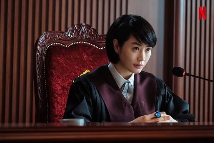 キム・ヘスさんのインスタグラム写真 - (キム・ヘスInstagram)「⏳👩🏻‍⚖️2월25일👍🏻🔥  Repost & ©️®️➡️• @netflixkr 네 명의 판사 그리고 네 개의 시선.   각기 다른 주관과 신념을 가진 <소년심판> 판사들이 2월 25일 찾아옵니다.  #소년심판 #JuvenileJustice #김혜수 #KimHyeSoo @hs_kim_95 #김무열 #KimMooYeol #이성민 #LeeSungMin #이정은 #LeeJungEun #넷플릭스 #Netflix  #김혜수 #KimHyeSoo #갓혜수 #lovehyesoo #金憓秀 #金惠秀」2月7日 16時28分 - kimhyesoo_signal