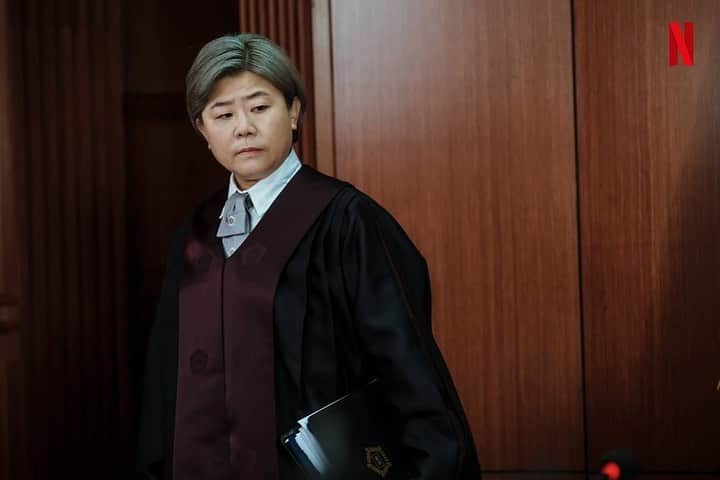 キム・ヘスさんのインスタグラム写真 - (キム・ヘスInstagram)「⏳👩🏻‍⚖️2월25일👍🏻🔥  Repost & ©️®️➡️• @netflixkr 네 명의 판사 그리고 네 개의 시선.   각기 다른 주관과 신념을 가진 <소년심판> 판사들이 2월 25일 찾아옵니다.  #소년심판 #JuvenileJustice #김혜수 #KimHyeSoo @hs_kim_95 #김무열 #KimMooYeol #이성민 #LeeSungMin #이정은 #LeeJungEun #넷플릭스 #Netflix  #김혜수 #KimHyeSoo #갓혜수 #lovehyesoo #金憓秀 #金惠秀」2月7日 16時28分 - kimhyesoo_signal