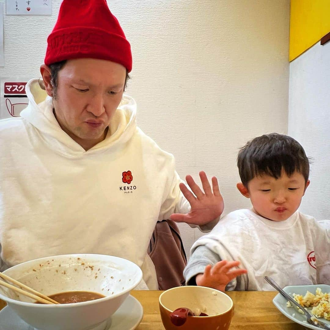 中村獅童さんのインスタグラム写真 - (中村獅童Instagram)「充実した一日でした。  #ラーメン屋さんで顔マネ合戦 #コストコ #健康センターのキッズスペース #夏幹 #陽喜 #沙織 #獅童 #さあ明日からまた頑張ろう」2月8日 1時12分 - shido_nakamura