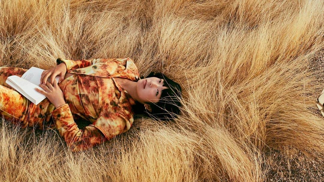 白石阿島さんのインスタグラム写真 - (白石阿島Instagram)「Saguaros scattered Amidst sun-baked, rust-hued rocks The desert calls thee  #ad #DoveMountain @harpersbazaarus @ritzcarlton」2月8日 9時48分 - ashimashiraishi