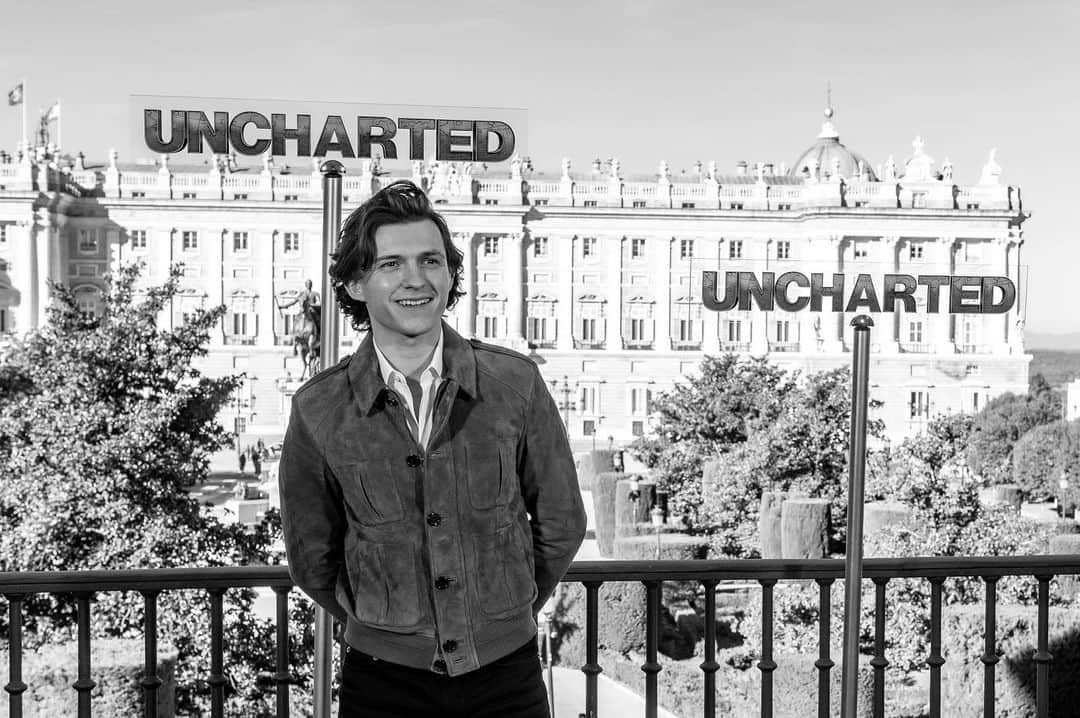 トム・ホランドさんのインスタグラム写真 - (トム・ホランドInstagram)「Una foto sincera de mi mirando a Antonio Banderas. @unchartedmovie」2月8日 22時14分 - tomholland2013