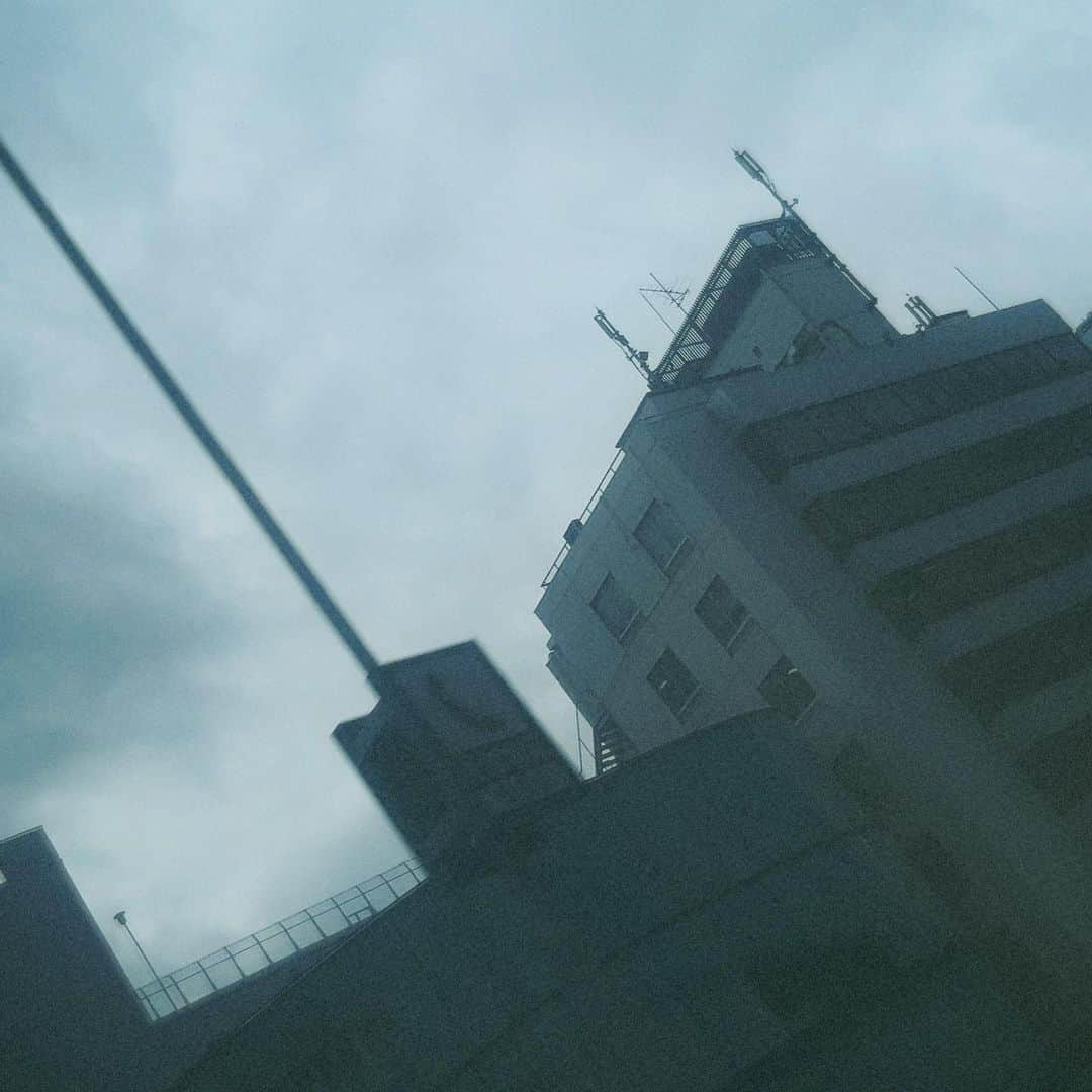 与田祐希さんのインスタグラム写真 - (与田祐希Instagram)「おしゃれなフィルターで撮れば、おしゃれな写真が撮れるかなぁと ふと思ったんです😯  #昨日の車窓 #昨日のお風呂上がり」2月9日 10時41分 - yodayuuki_oimo