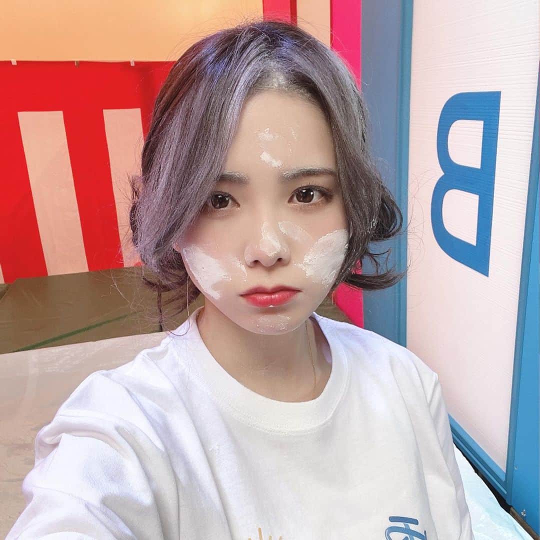 西村歩乃果さんのインスタグラム写真 - (西村歩乃果Instagram)「当たりくじのMVオフショ🤳  人生初めて粉に飛び込みました 楽しかった。  すてきなMVにしてくださったakaneさんに感謝😭🥳👏 一緒に打ち合わせして、 どんな衣装にするか どんな内容にするか 決めたんだよおおおおお  #全身タイツ顔透けてるの可愛い 笑 #ラストアイドル  #当たりくじ」2月9日 13時50分 - honoka.n28