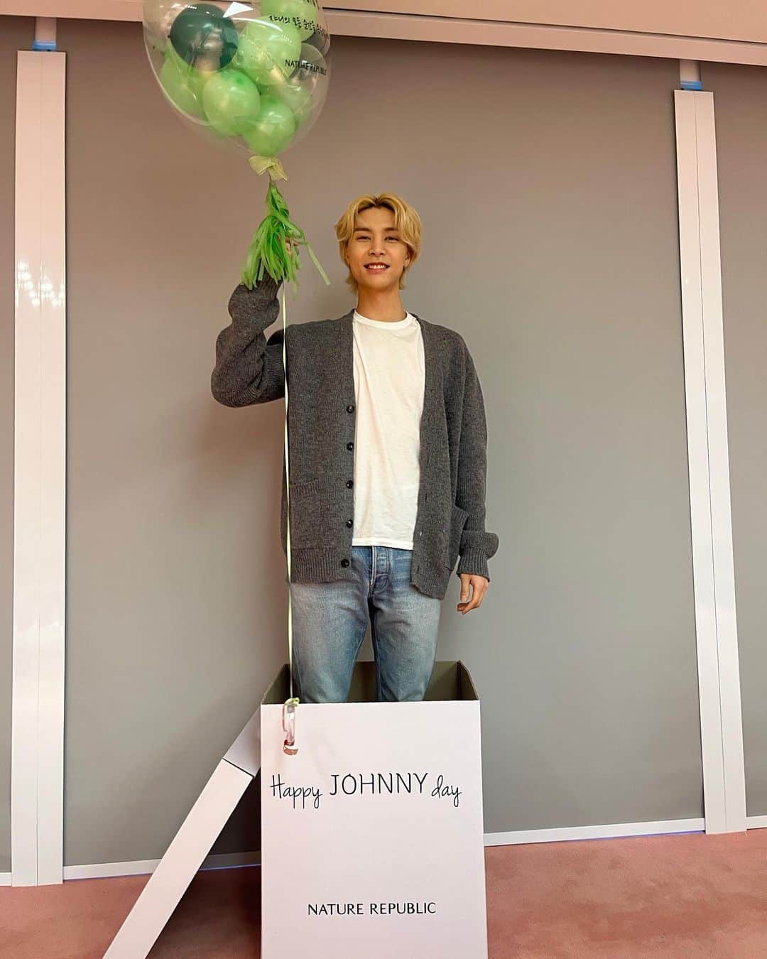 ジャニーさんのインスタグラム写真 - (ジャニーInstagram)「27🎉」2月9日 17時46分 - johnnyjsuh