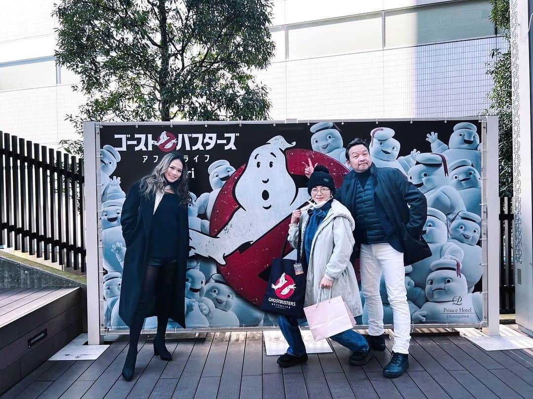 彩希エリナさんのインスタグラム写真 - (彩希エリナInstagram)「ミラクルひかる( @miracle_hikaru_official )に誘われて、映画ゴーストバスターズ (@ghostbusters_jp )のイベントに行って来たよー👻🔥  カラフルなお料理から🌈 ゴーストバスターズ仕様の品川プリンスホテル (@shinagawaprincehotel )の部屋も見せてもらって楽しかった😉✨  映画は2月4日から上映してるよ🎬  ラスト6枚目の写真は、真剣にホテルの部屋の説明を聞く私たち👀🔎www  #ghostbusters #ghostbustersafterlife #movie ##ゴーストバスターズ #ゴーストバスターズアフターライフ #映画 #イベント #品川プリンスホテル #カラフルハンバーガー #ホテル #ミラクルひかる #カラフルカクテル #楽しかった」2月9日 21時09分 - erina_saiki