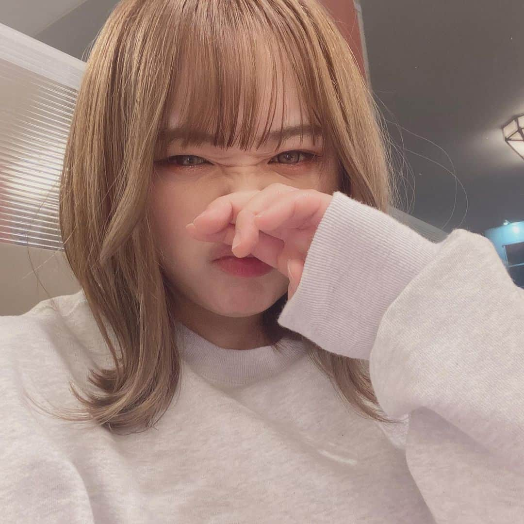 川﨑由意さんのインスタグラム写真 - (川﨑由意Instagram)「試合前に気持ち上げるために美容院行ってきたよ💇‍♀️  少し明るめにしてもらいました🍙  さてさてこれから最終調整の練習行ってきます🔥！  皆様応援宜しくお願い致します！！  #rois表参道 #ヘアカット #ヘアカラー #ベージュカラー #ボブ #川崎由意#川﨑由意#ボウリング#pリーグ#プロボウラー」2月10日 19時20分 - yui533