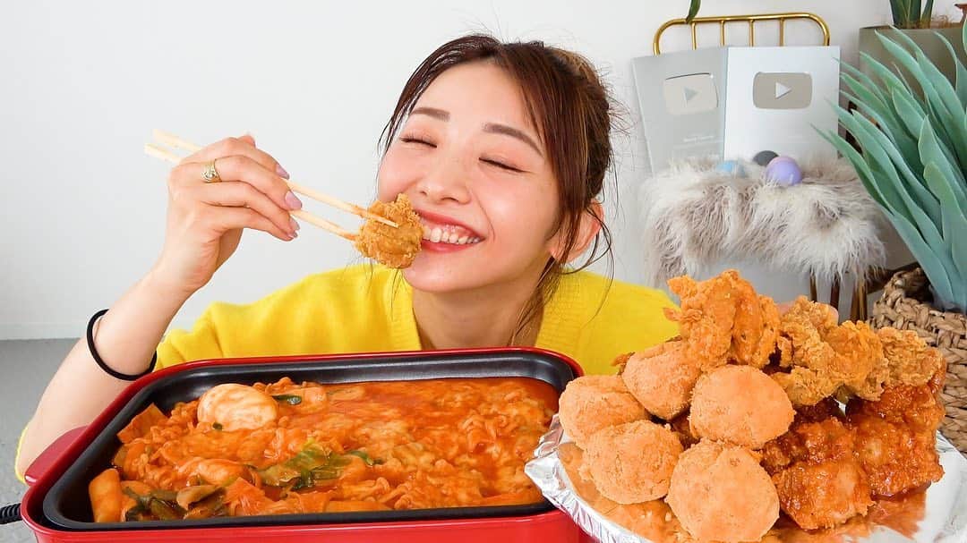 まりなさんのインスタグラム写真 - (まりなInstagram)「❤️💛❤️💛❤️💛❤️💛❤️💛  メリハリが大事🥰  美味しく食べて 感謝して食べて 楽しく食べて  ぜーんぶに感謝していただきます☺️❤️  罪悪感はなし🙏✨  今回も美味しくいただきました☺️✨  心も身体も健康でいたいので いろんなことをバランスよくね☺️  はあ、、、次も楽しみ🤣🤣🤣❤️✨ さーて!!!!運動しようー☺️✨✨✨  #チートデー　#韓国料理　#宅トレ #オフ日 #dayoff #心も身体も健康に」2月11日 12時58分 - takemari1219