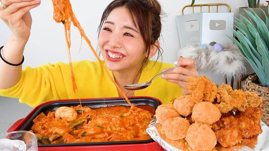 まりなさんのインスタグラム写真 - (まりなInstagram)「❤️💛❤️💛❤️💛❤️💛❤️💛  メリハリが大事🥰  美味しく食べて 感謝して食べて 楽しく食べて  ぜーんぶに感謝していただきます☺️❤️  罪悪感はなし🙏✨  今回も美味しくいただきました☺️✨  心も身体も健康でいたいので いろんなことをバランスよくね☺️  はあ、、、次も楽しみ🤣🤣🤣❤️✨ さーて!!!!運動しようー☺️✨✨✨  #チートデー　#韓国料理　#宅トレ #オフ日 #dayoff #心も身体も健康に」2月11日 12時58分 - takemari1219