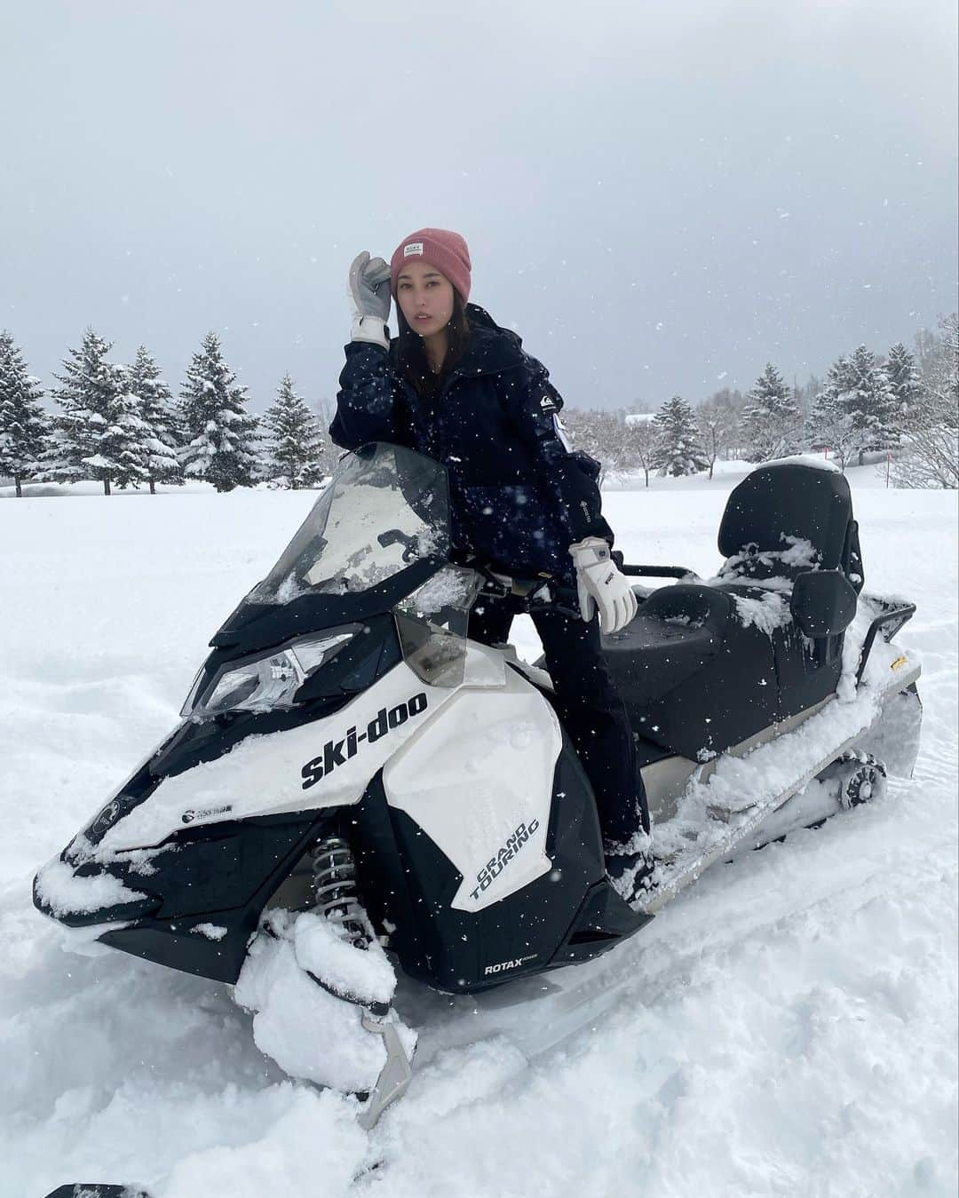 平田梨奈さんのインスタグラム写真 - (平田梨奈Instagram)「Snow Mobile 💞  初めてスノーモービル運転したけどめっちゃめっちゃ楽しかった😋  新しい趣味できたっ！  #snowmobile  #スノーモービル  #スノーモービル女子  #snowmobiles  #snowmobilefun」2月11日 20時14分 - hirari_official