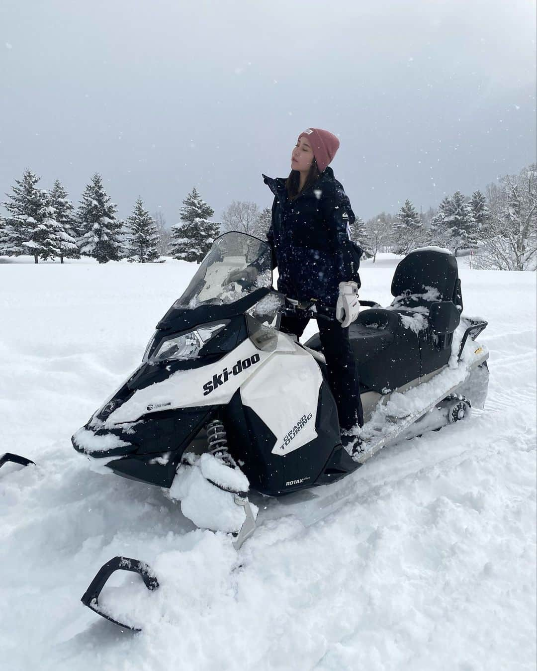 平田梨奈さんのインスタグラム写真 - (平田梨奈Instagram)「Snow Mobile 💞  初めてスノーモービル運転したけどめっちゃめっちゃ楽しかった😋  新しい趣味できたっ！  #snowmobile  #スノーモービル  #スノーモービル女子  #snowmobiles  #snowmobilefun」2月11日 20時14分 - hirari_official