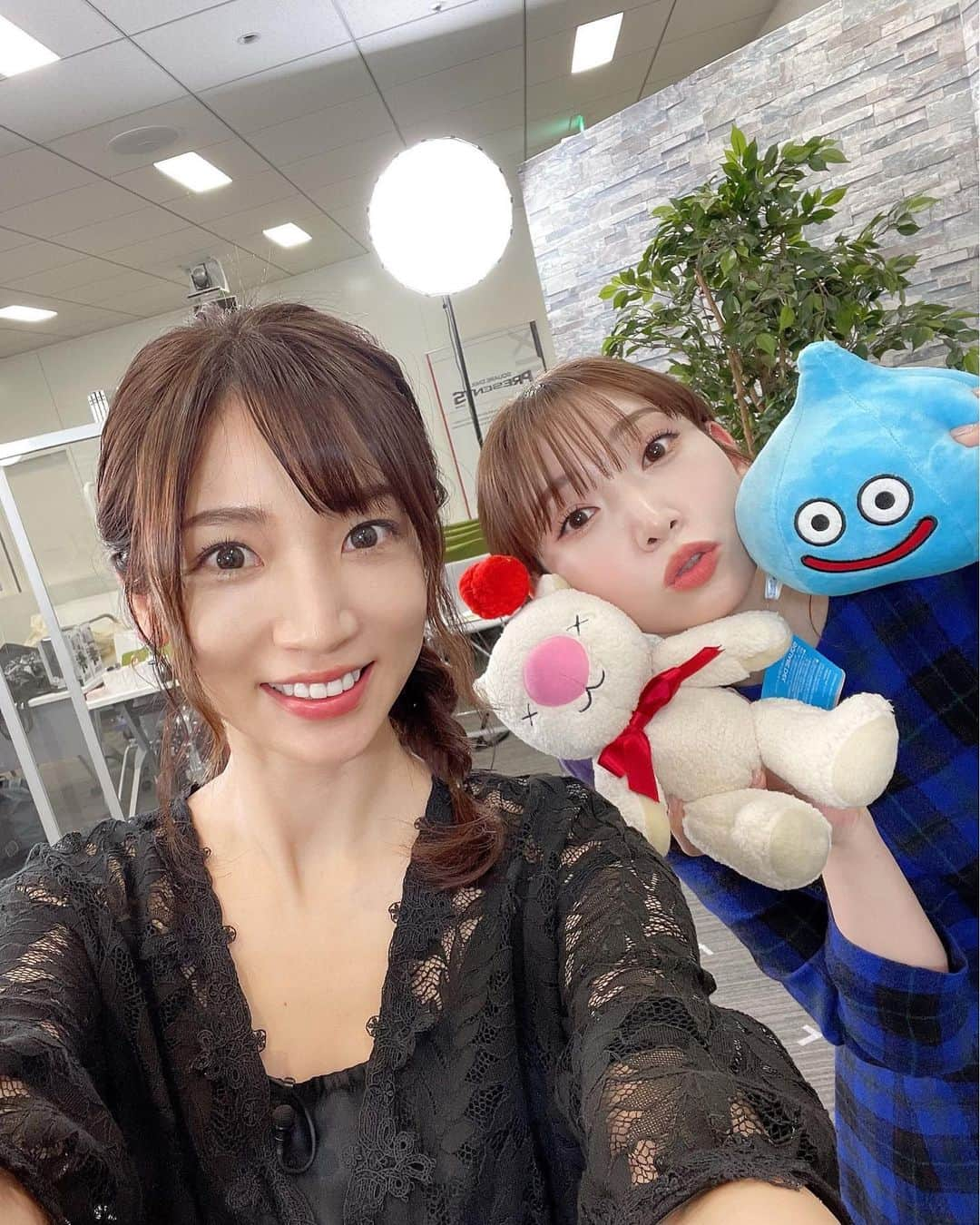 内田敦子さんのインスタグラム写真 - (内田敦子Instagram)「⁡ ⁡ 今年初のスクエニ商店は プレミアムと題して 高級グッズをたくさんご紹介いたしました！ ⁡ 青海店長と私もいつものエプロンを封印し ドレスアップいたしましたよ👗✨💍 ⁡ そしてゲストに来て頂いた井上麻里奈さんと 初回放送以来またお会いできて 嬉しかったです🥰🥰🥰 ⁡ 麻里奈様…相変わらずお美しい…💕 ⁡ #スクエニ商店 #squareenix #スクエニ #dq #ff #nier #KH #井上麻里奈 さま」2月12日 14時48分 - atsuko_uchida1205