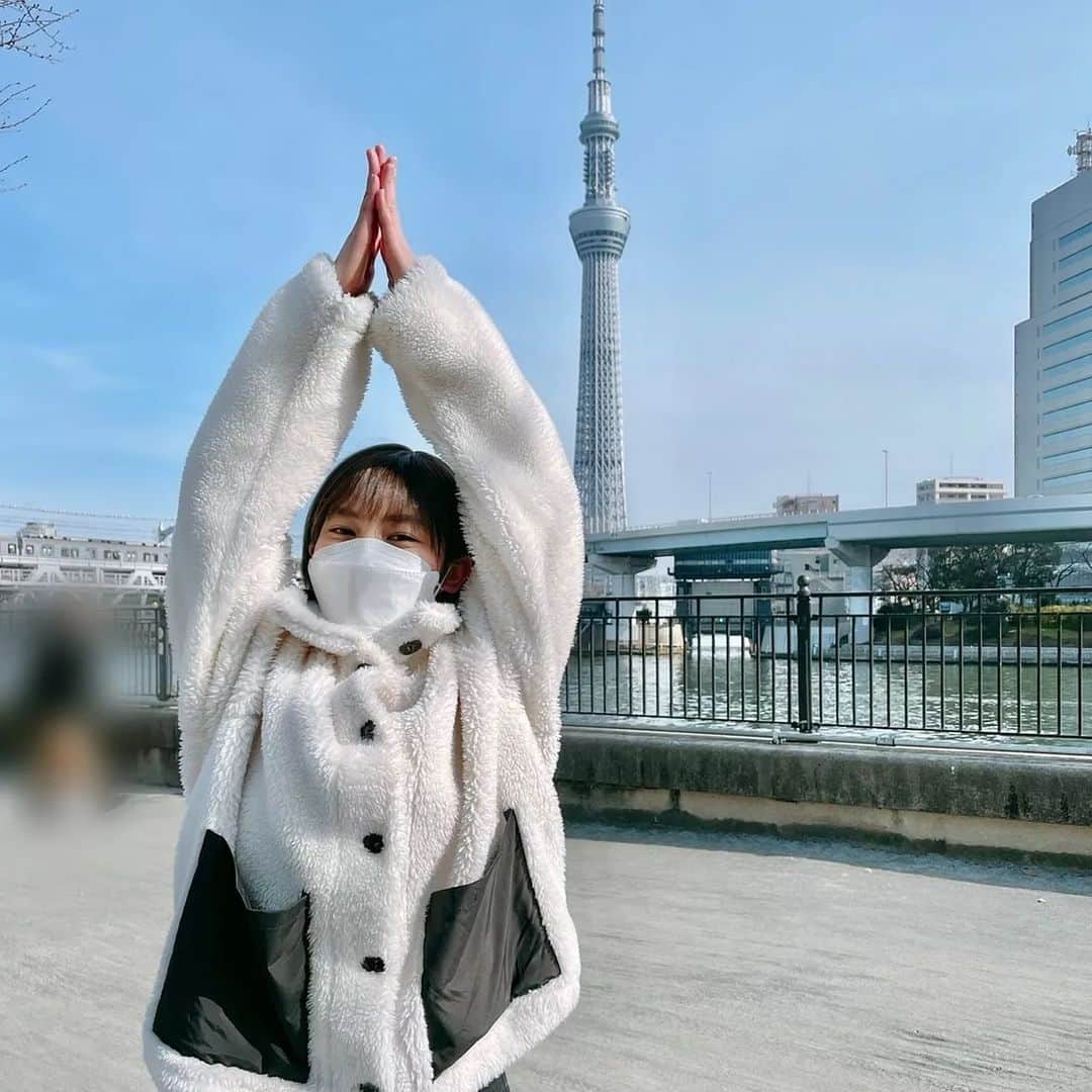 田幡妃菜さんのインスタグラム写真 - (田幡妃菜Instagram)「今日も寒いですね❄⁡ 明日はまた雪らしいので風邪ひかないよう暖かく過ごしてください😊😊⁡ ⁡⁡ 2枚目はスカイツリーをイメージしてみたのですがどうですか？🤔 ⁡⁡ ⁡ #スカイツリー ⁡ ⁡ #みたいなポーズ ⁡」2月13日 13時37分 - tabatahina_official
