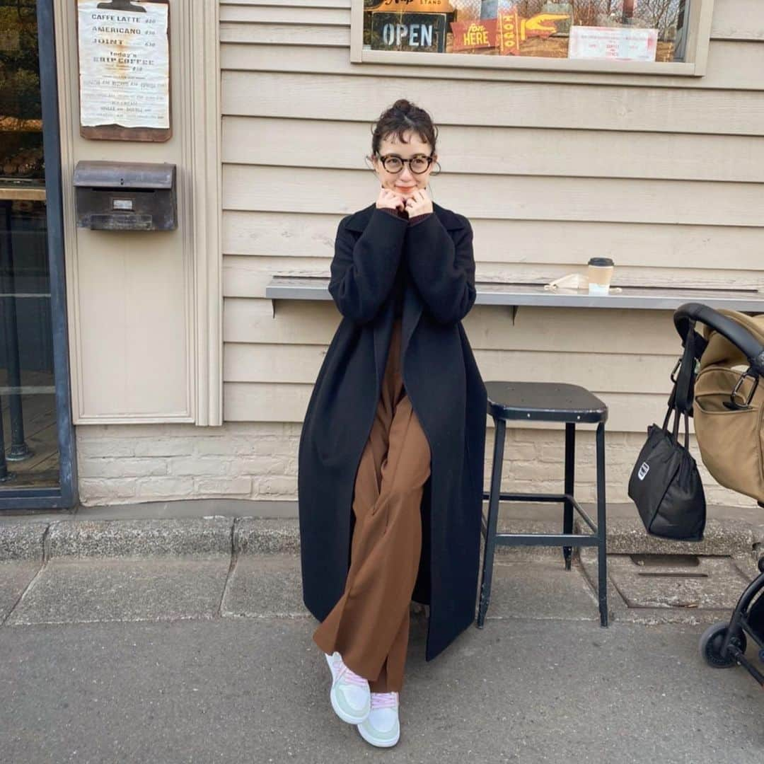 古谷有美さんのインスタグラム写真 - (古谷有美Instagram)「🐿 coat/ the row knit/ epoca  pants/ united arrows shoes/ NIKE eyewear/ MOSCOT ミントグリーン×ホワイトに オレンジのシューレース🍊 美味しそうなスニーカーなんです。」2月13日 21時07分 - yuumifuruya