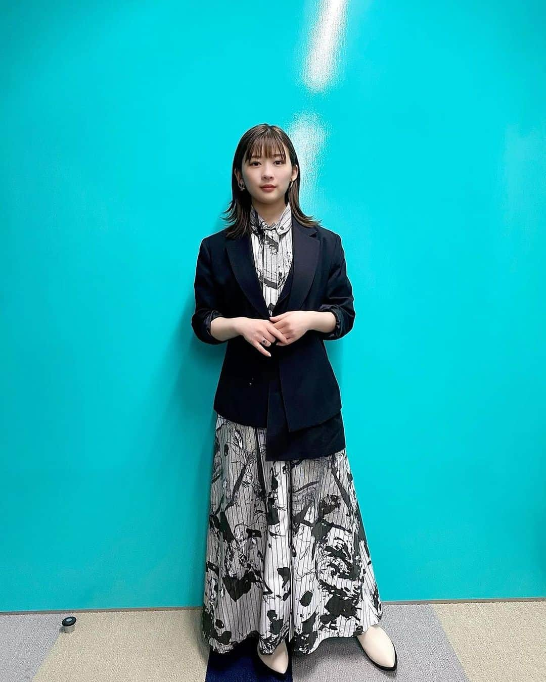 伊藤沙莉さんのインスタグラム写真 - (伊藤沙莉Instagram)「おはようございます🌞 かわいいお洋服情報が 再び溜まってしまったので 朝からご紹介させて頂きます😈💓  ❶ つけ襟 ジャケット スカート @ruri.w_official イヤカフ リング @tblt_e  ❷ ワンピース @ys_theofficial シャツ パンツ @shuna___official パンプス @dianashoespress  ❸ ジャケット ワンピース @ys_theofficial ブーツ @manacraftshoes イヤカフ @duedonne.jewelry  @higashiyamapr リング @agu_accessories  ❹ ワンピース @wcashmere.official シースルートップス @near.nippon_official イヤカフ バングル @eney_jewelry ブーツ @manacraftshoes」2月14日 8時27分 - itosairi