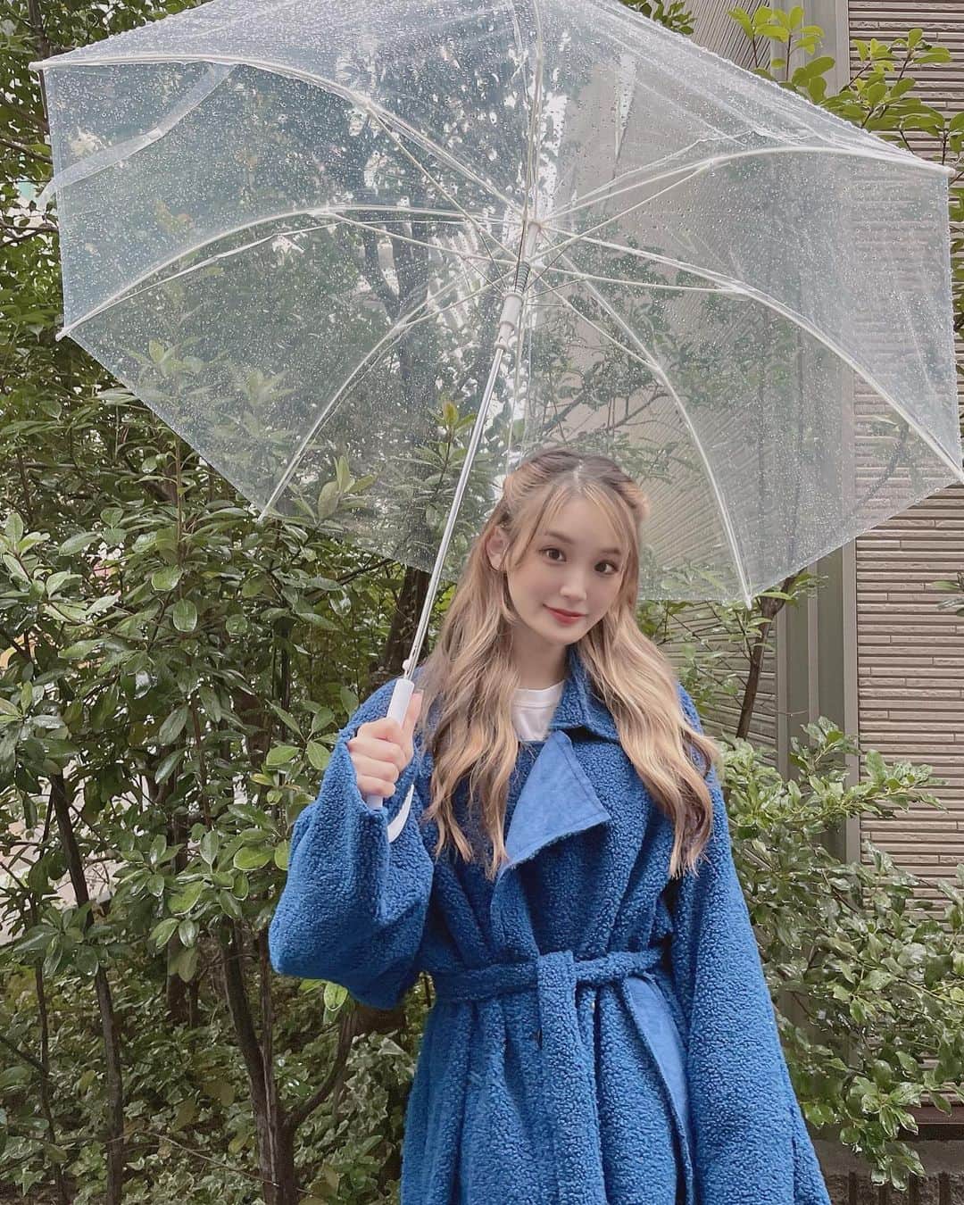 那月結衣さんのインスタグラム写真 - (那月結衣Instagram)「☔️  濃い青って、美白に見せてくれるし 可愛いから大好き！  #青 #雨 #コート #ブルーコート #ガウンコート #レインブーツ #雨の日コーデ #blue #coat #bluecoat #gowncoat #rainboots #buyerscreate #japan #japangirl」2月14日 20時21分 - natsukiyui_0114