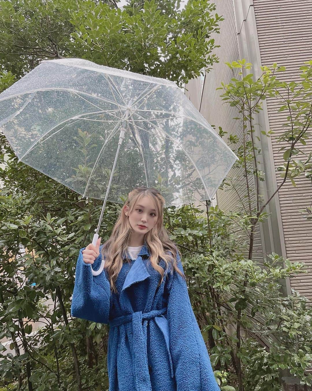 那月結衣さんのインスタグラム写真 - (那月結衣Instagram)「☔️  濃い青って、美白に見せてくれるし 可愛いから大好き！  #青 #雨 #コート #ブルーコート #ガウンコート #レインブーツ #雨の日コーデ #blue #coat #bluecoat #gowncoat #rainboots #buyerscreate #japan #japangirl」2月14日 20時21分 - natsukiyui_0114
