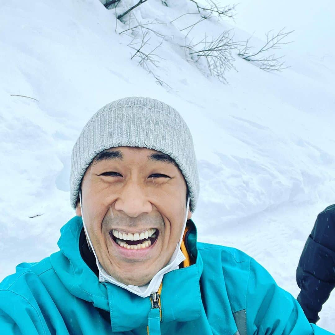 田村裕さんのインスタグラム写真 - (田村裕Instagram)「自分をしっかり愛す。  人にも優しくできるようになるしとても大事。  自分のことをないがしろにしない。  そのかわり自分と同じぐらいに人の事も大事にする。うん。それに尽きる。  #今日は笑えた? #笑えなかったとしても大丈夫 #僕が笑ってる #麒麟田村 #タムラ433 #TAMURA #smile #笑容 #미소 #улыбка #多謝你 #全力笑顔」2月15日 14時33分 - hiroshi9393