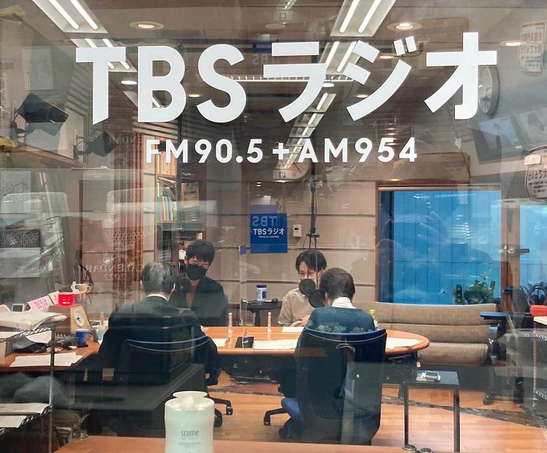 松阪ゆうきさんのインスタグラム写真 - (松阪ゆうきInstagram)「先日の TBSラジオ📻 『大沢悠里のゆうゆうワイド土曜日版』生放送の写真🤳  そして、 ニッポン放送📻 『中山秀征の有楽町で逢いまSHOW』の収録の模様を🤳  こちらは ニッポン放送にて 2/20(日) 5:30〜6:00 2/27(日) 5:30〜6:00 放送になります📻  更にJ-COMにご加入の方は J-COMテレビでもご覧頂けます‼️ (最後の写真に日時記載)  是非ご覧くださいね♪  ゲッツ‼️  ゆうき♪  #松阪ゆうき #tbsラジオ #大沢悠里のゆうゆうワイド土曜日版 #林部智史 さん #ニッポン放送 #中山秀征の有楽町で逢いまshow #鳥羽一郎 さん #大石まどか さん #ダンディ坂野 さん #秋元順子 さん #八ピーアンドブルー さん #中山秀征 さん #石川みゆき さん #多謝」2月15日 22時31分 - matsuzaka_yuuki