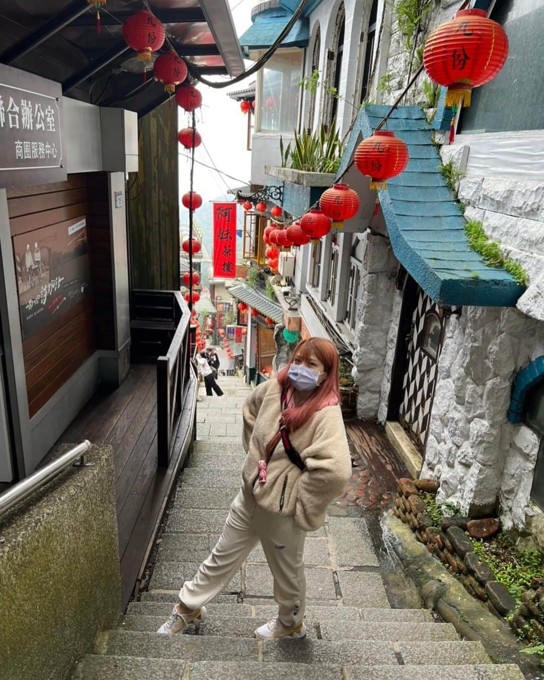 Jia Ju Jiangさんのインスタグラム写真 - (Jia Ju JiangInstagram)「今天是我的30歲生日🎂 自己在20歲定了30歲之前要做哪些事 包括買房、拍謎片、買車、存款千萬之類的⋯  然後真的30歲之前都做到了 感謝這幾年的伯樂和各位相助 最感謝大概就是一直支持我的人 可能有一些人看我在cosplay怎麼突然跑去當謎片監製 整個差異懸殊（？ 但大家還是一直支持我做我想做的事情 希望往後做各種新的嘗試，也能有你們的陪伴  現在準備去嘗試新事物 開始規定自己40歲之前完成一些事吧 新。人生開啟🦅  首先，先去放風箏 15歲之後就沒好好放過風箏的人⋯ 30歲之後財富自由， 直接買一隻大老鷹當整個公園最帥的人 旁邊的小鬼全部羨慕死我，公園一日偶像」2月16日 16時34分 - misa72600