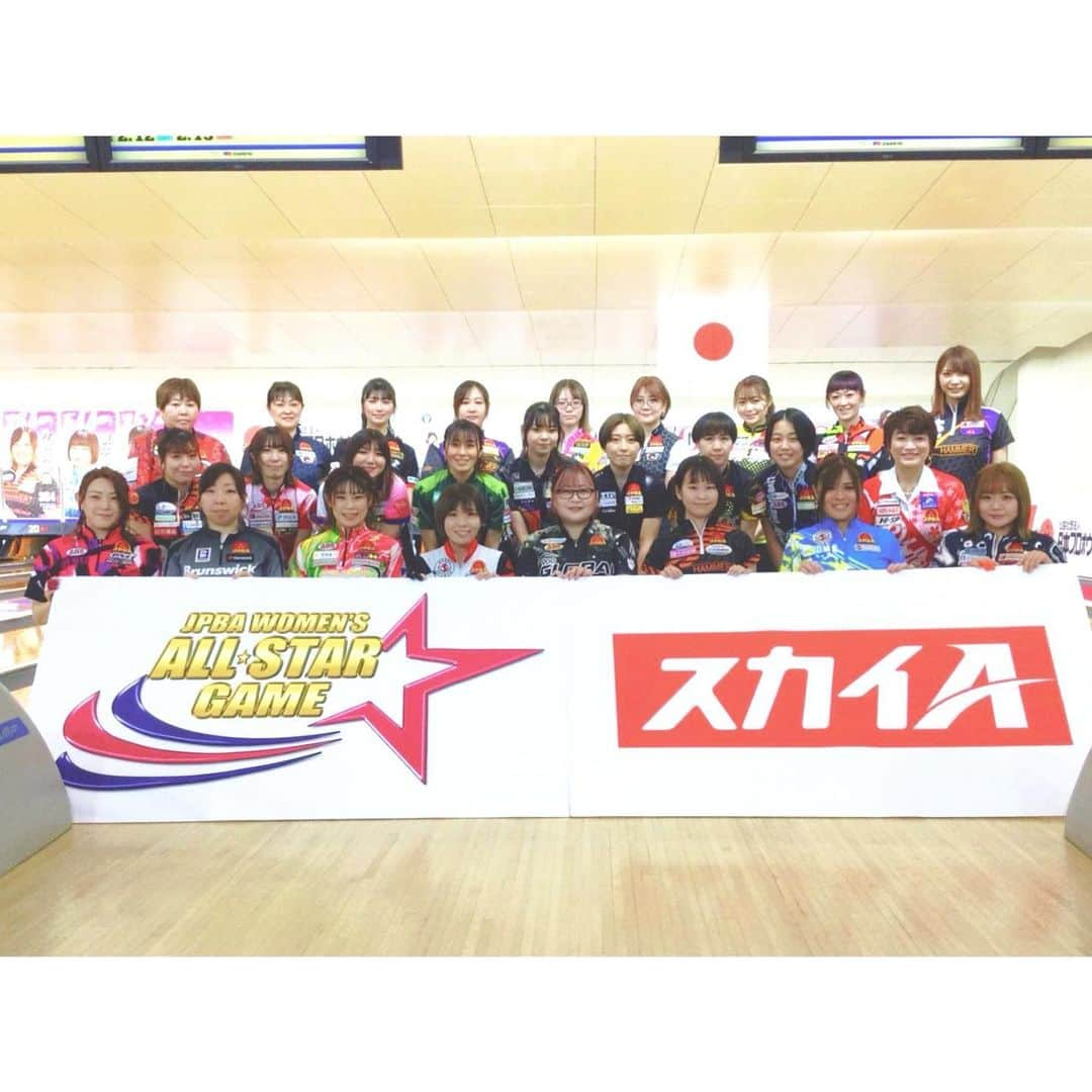 浅田梨奈さんのインスタグラム写真 - (浅田梨奈Instagram)「JPBA WOMEN’S ALL☆STAR GAME 2022 沢山の応援ありがとうございました✨ 開幕戦の結果は8位でした テレビ決勝で投げることが出来ず 悔しさも残りますが これからの課題も見えた試合でした また試合は続きますので しっかり整えて臨んでいきます  会場は皆様からの沢山の応援のお花で 本当に華やかな舞台でした💐 お花を送ってくださったスポンサー様、個人様 本当にありがとうございました💐✨  そして厳しい状況の中 今年も開催してくださった 北小金ボウル様 本当にありがとうございました！  #bowling #プロボウラー #女子アスリート #浅田梨奈 #開幕戦 #jpbawomensallstargame2022 #北小金ボウル 様 #応援のお花ありがとうございます #会場はとっても華やか #総勢26人 #誰がどこにいるか #分かるかな🤔 #スカイa」2月16日 20時33分 - asdrn528