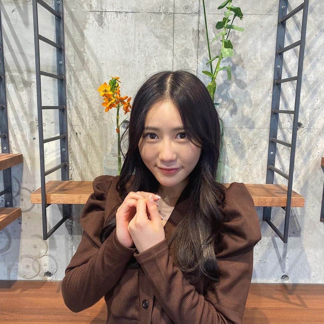 西野未姫さんのインスタグラム写真 - (西野未姫Instagram)「久しぶりの黒髪🖤  #どうですか #最近ずっと赤系だったので #気分転換に #明るいのか暗いの #どっちが好きですか #春ネイル #前のネイルも載せときます」2月16日 21時03分 - nishinomiki_official