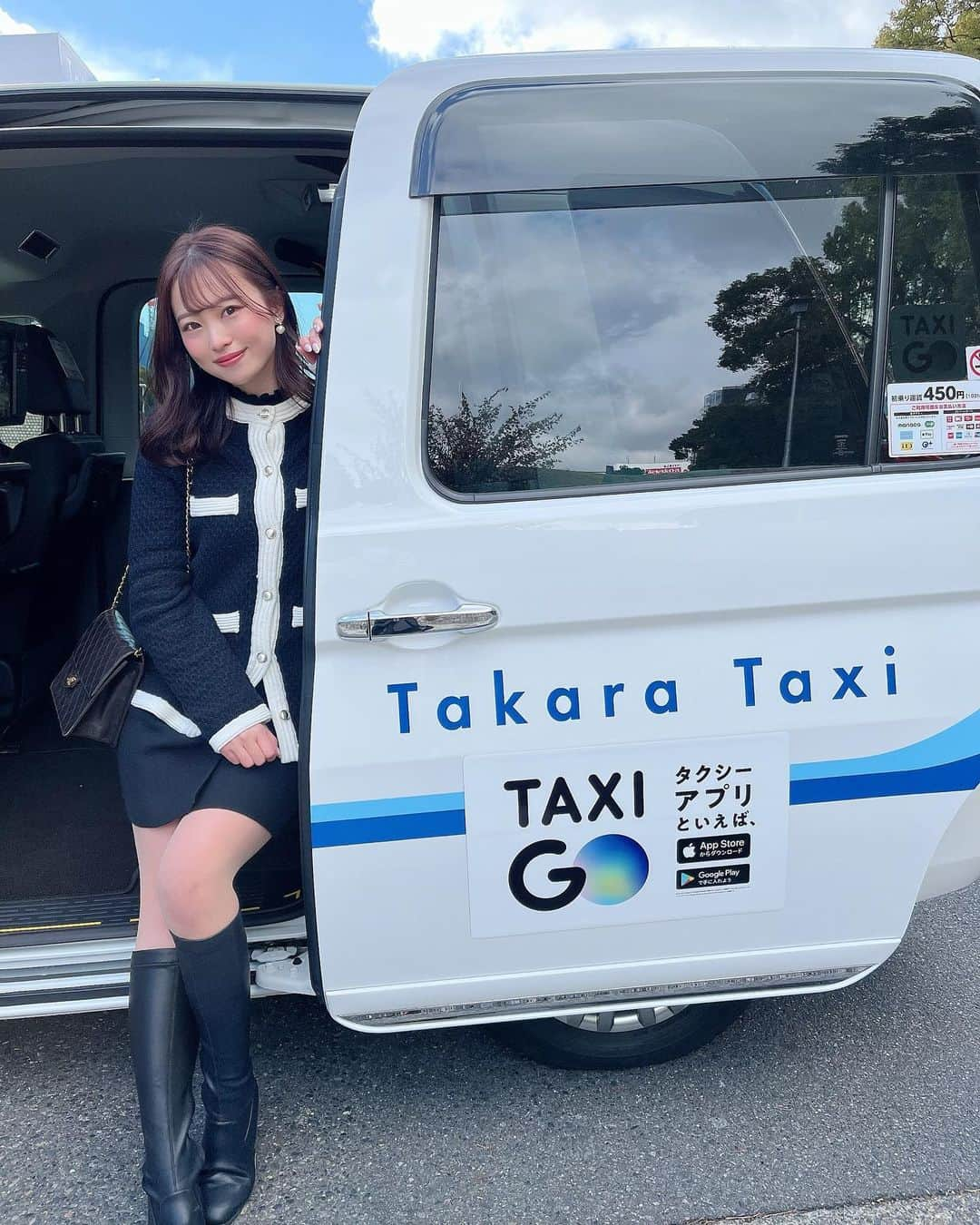 清里千聖さんのインスタグラム写真 - (清里千聖Instagram)「. #🚕 今日の移動中🥺❄️ 安全運転で運転手さんも優しくて 私もよく乗っている宝タクシー🚕💕 タクシーを乗るときはアプリ「GO」を利用しています💓  みなさん知っていますか？？ タクシーの位置が地図上で表示されるので到着するまでの時間も無駄なく過ごせるのがありがたい🥰 そして嬉しいのが、配車アプリGO！で宝タクシーを指定すると何度でもお迎え料金が無料なんです🥺👏🏻  しかも今ならアプリをダウンロードするとクーポンもゲットできるのでお得☺️💓 みなさんもぜひダウンロード＆宝タクシーを愛用してみてください🚕💎💕 #宝タクシー#PR#GOアプリ#タクシー#ジャパンタクシー#taxi#japantaxi#zipfm#🚖」2月17日 19時37分 - chiseikiyosato