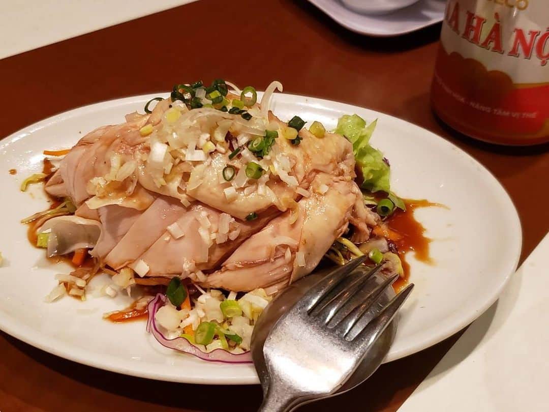 西尾まりさんのインスタグラム写真 - (西尾まりInstagram)「@restaurantsaigonvietnam ベトナム料理サイゴンさんへ行ってきました。 正直なところ、私、ベトナム料理って、ボンヤリしていました。タイ料理とか、中華とかハッキリと分かる感じではなく、、、、、。 そして本日衝撃を受けました。好き！好きですベトナム料理🇻🇳！そしてここの味付けが本当に美味しい‼️パインミーのパンやばいですね🥖試行錯誤してパンはお取り寄せしているそうです。(美人女将談😊) 蒸し春巻き、皆さん食べたことありますか？これまたトロリとして美味しい！ 夜はまた楽しそうなメニューとなってます。 うぁーんさっき食べたばかりなのにもう食べたいです！ 美人女将、どうもありがとう！ @restaurantsaigonvietnam  @takakiyokatura」2月18日 14時59分 - mari_nishio_official