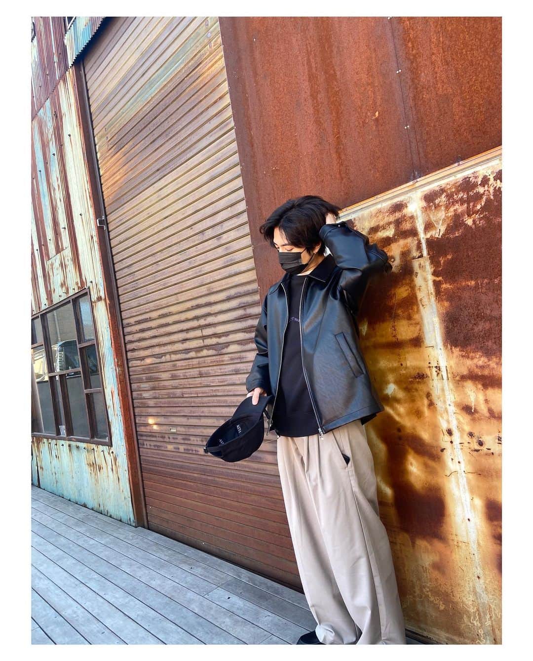 桐山漣さんのインスタグラム写真 - (桐山漣Instagram)「・ @sickness_tokyo  3rd Seasonはレザージャケットとパンツが第一弾。 二つともとても使いやすいんですが、 レザージャケットがすぐ完売してしまい入荷待ちです。 アイテムの幅が広がってきました。感謝です。」2月20日 23時42分 - renn_kiriyama_official