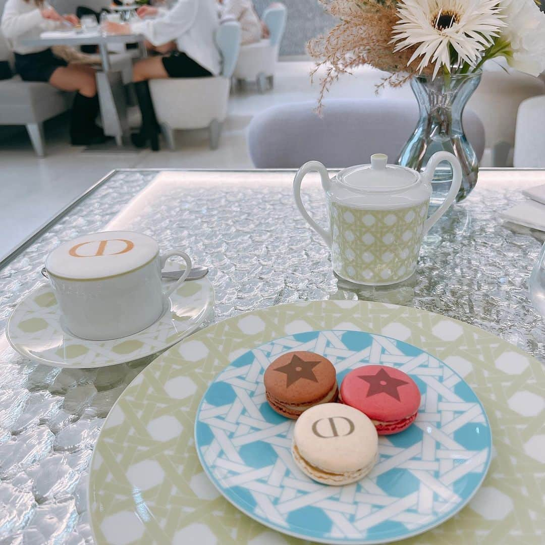 小松崎真理さんのインスタグラム写真 - (小松崎真理Instagram)「Dior✩cafe ・ ・ ・ ・ ・ #カフェ#ディオールカフェ#銀座カフェ#銀座#dior#cafe#銀座シックス#銀座six」2月21日 19時37分 - xs2.mari.s2x