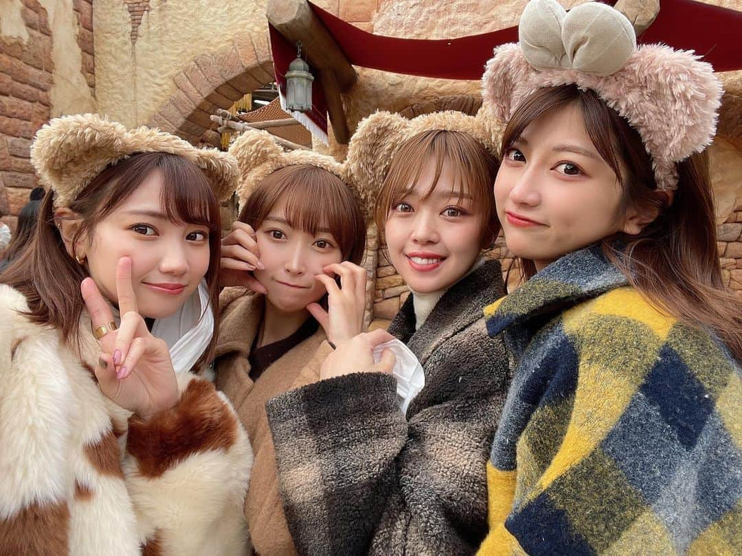 島田玲奈さんのインスタグラム写真 - (島田玲奈Instagram)「. @shion30 のバースデーディズニー🐭💐 . いつもの4人で行ってきました、めちゃめちゃ楽しかった日🤍 . 次は5月のあかねのお誕生日なにするか楽しみ🥰 . #ディズニー #ディズニーシー」2月21日 23時32分 - smd_rn321