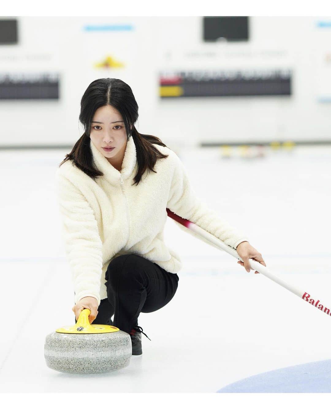 ホン・スアさんのインスタグラム写真 - (ホン・スアInstagram)「#curling #의성 🇰🇷 영화 #감동의나날 🎬 보영이👧🏻💕」2月22日 13時00分 - sooah.hong