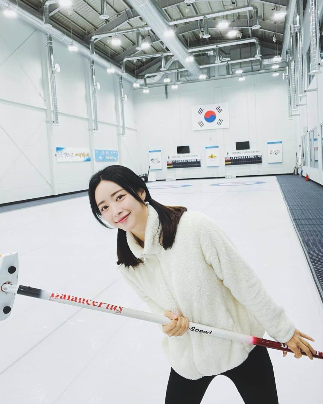 ホン・スアさんのインスタグラム写真 - (ホン・スアInstagram)「#curling #의성 🇰🇷 영화 #감동의나날 🎬 보영이👧🏻💕」2月22日 13時00分 - sooah.hong