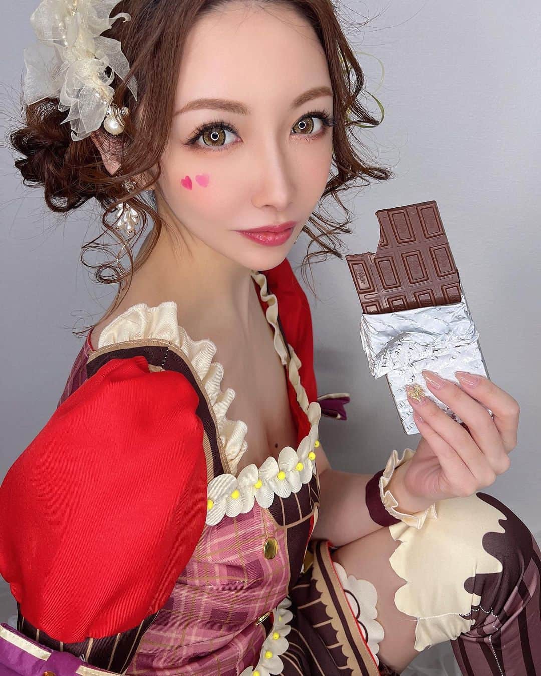 美沙さんのインスタグラム写真 - (美沙Instagram)「🍫🍫🍫 . 歯も顔も嫌すぎて仕事以外外に出たくない病。 いつになったら理想の自分になれるのかな？ アプリの世界だけで生きたい😇 . 早く鼻を左右対称にしたいなぁ🥸 うまい先生の情報求む👨‍⚕️」2月22日 15時15分 - misa0623r