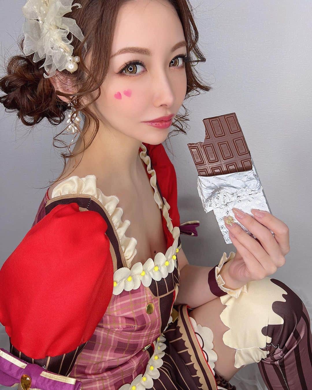 美沙さんのインスタグラム写真 - (美沙Instagram)「🍫🍫🍫 . 歯も顔も嫌すぎて仕事以外外に出たくない病。 いつになったら理想の自分になれるのかな？ アプリの世界だけで生きたい😇 . 早く鼻を左右対称にしたいなぁ🥸 うまい先生の情報求む👨‍⚕️」2月22日 15時15分 - misa0623r