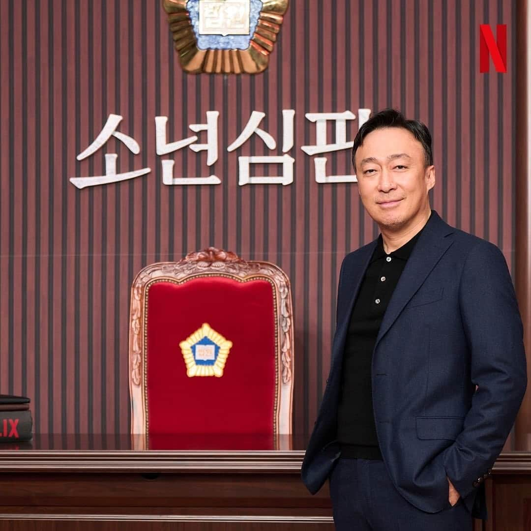 キム・ヘスさんのインスタグラム写真 - (キム・ヘスInstagram)「👩🏻‍⚖️2월25일🔥🙌🏻  Repost & ©️®️➡️• @netflixkr 소년범에 대한 균형잡힌 시각을 전하기 위한 제작 스토리, 현장을 압도하는 배우들의 카리스마. 기대감 한도 초과하게 만든 <소년심판>의 감독과 작가 그리고 각자의 소신대로 소년범죄를 풀어나갈 4명의 판사를 제작발표회에서 만났습니다.  #소년심판 #JuvenileJustice #김혜수 #KimHyeSoo @hs_kim_95 #김무열 #KimMooYeol #이성민 #LeeSungMin #이정은 #LeeJungEun #홍종찬감독 #김민석작가 #넷플릭스 #Netflix - #김혜수 #KimHyeSoo #갓혜수 #lovehyesoo #金憓秀 #金惠秀」2月22日 19時31分 - kimhyesoo_signal