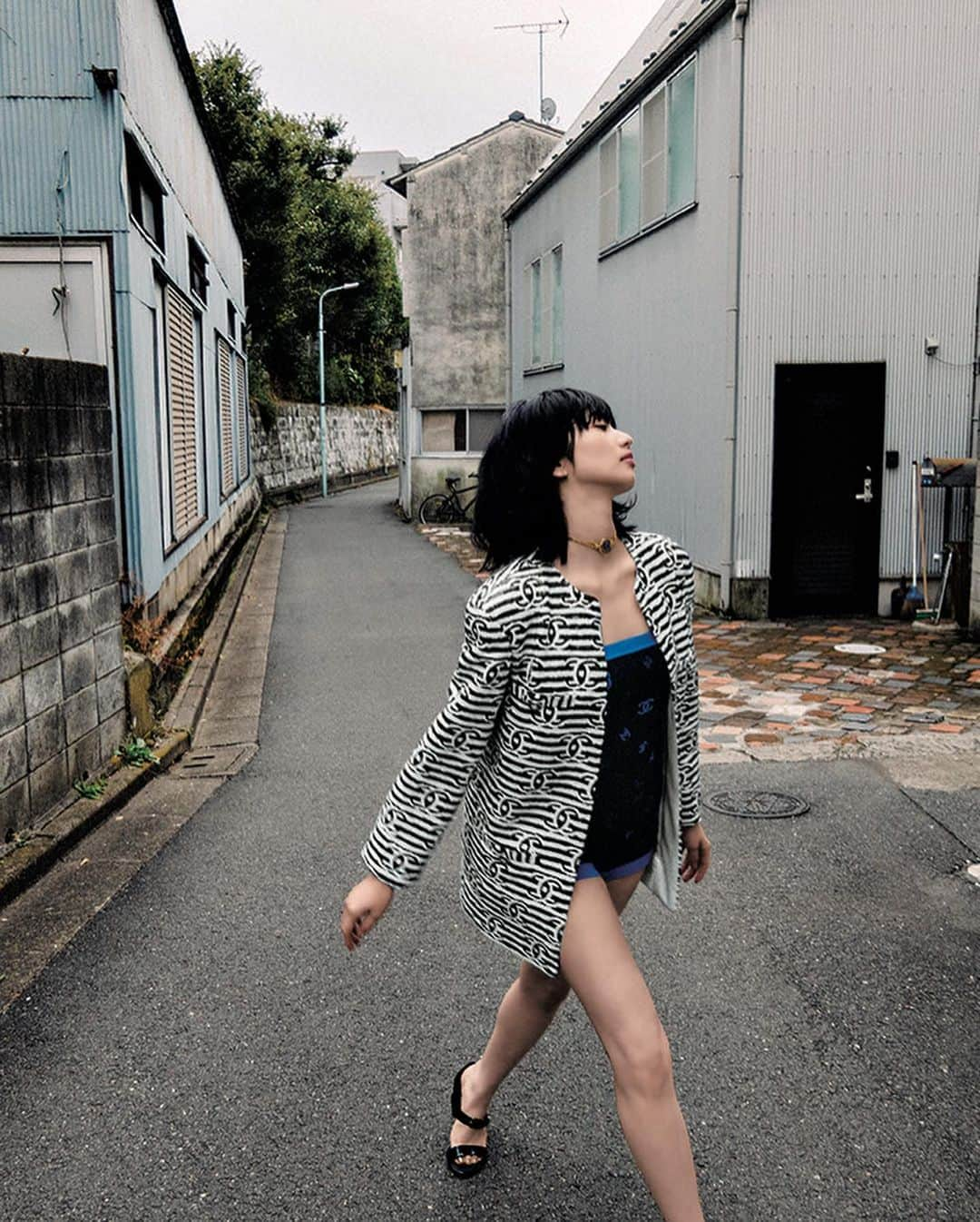 小松菜奈さんのインスタグラム写真 - (小松菜奈Instagram)「@harpersbazaarjapan  @chanelofficial 🌖🌗🌘🌒🌓🌔」2月23日 14時40分 - konichan7