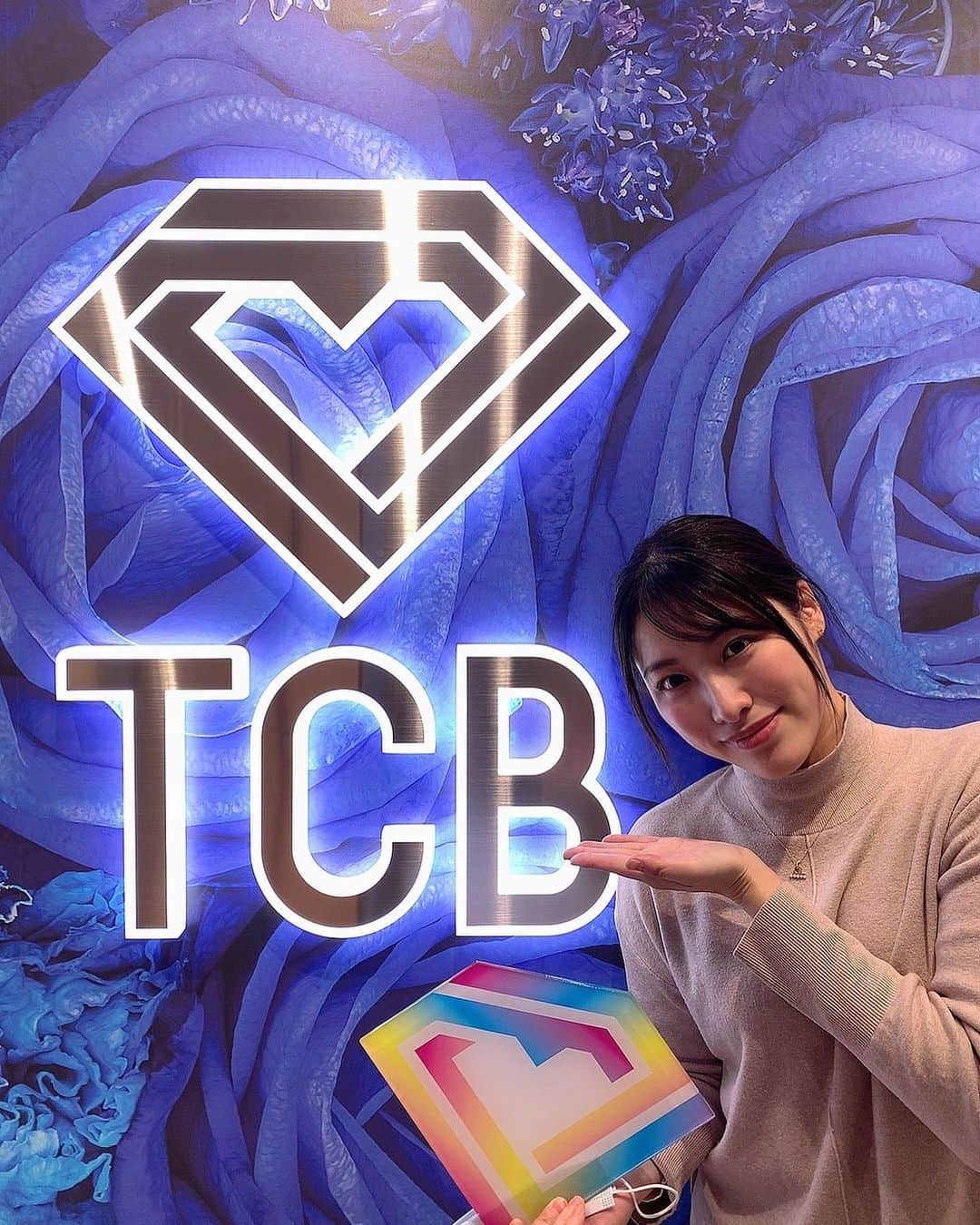 春原未来さんのインスタグラム写真 - (春原未来Instagram)「この前いきなり出現した大きなシミ。気になっていたところ,今回ご縁があって, 東京中央美容外科新宿三丁目院さん (@tcbshinjuku ) に行ってきました！ 縄田麻友先生 (@tcb.nawata )にカウンセリングしていただいて,ピコレーザー照射していただきました！ 迷いなくどこなら照射できるか判断されて,スピーディーかつ目の際のほうまで丁寧に照射してくださって頼もしかったです！個人差はあると思うけど,私は全然痛くなかったから,シミが多い人にもおすすめできます‪‪☺︎‬  #美容整形ならTCB東京中央美容外科 #東京中央美容外科 #美容外科 #新宿三丁目 #東京中央美容外科新宿三丁目院 #TCB #美容医療 #ピコレーザー #ピコスポット #美容クリニック #PR」2月23日 14時55分 - sunohara_miki