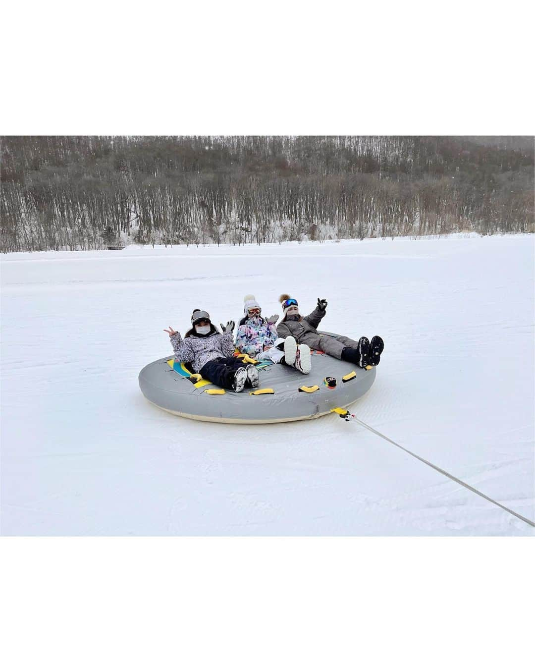 美咲あいりさんのインスタグラム写真 - (美咲あいりInstagram)「🏂❄️ ⁡ ⁡ 初めてやってみたスノースクート❄️ やり方も分からなくてスピードすごかったぁw ⁡ このあと猛吹雪の中の露天風呂♨︎ 楽しすぎた🤍 ⁡ #グリーンピア大沼 #スノースクート  #北海道 #雪山 #函館 #大沼 #雪」2月23日 23時32分 - misakiairi