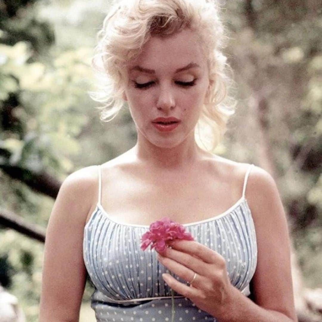 マリリン・モンローさんのインスタグラム写真 - (マリリン・モンローInstagram)「Marilyn in 1957 🌸」2月25日 6時58分 - welovemarilyn