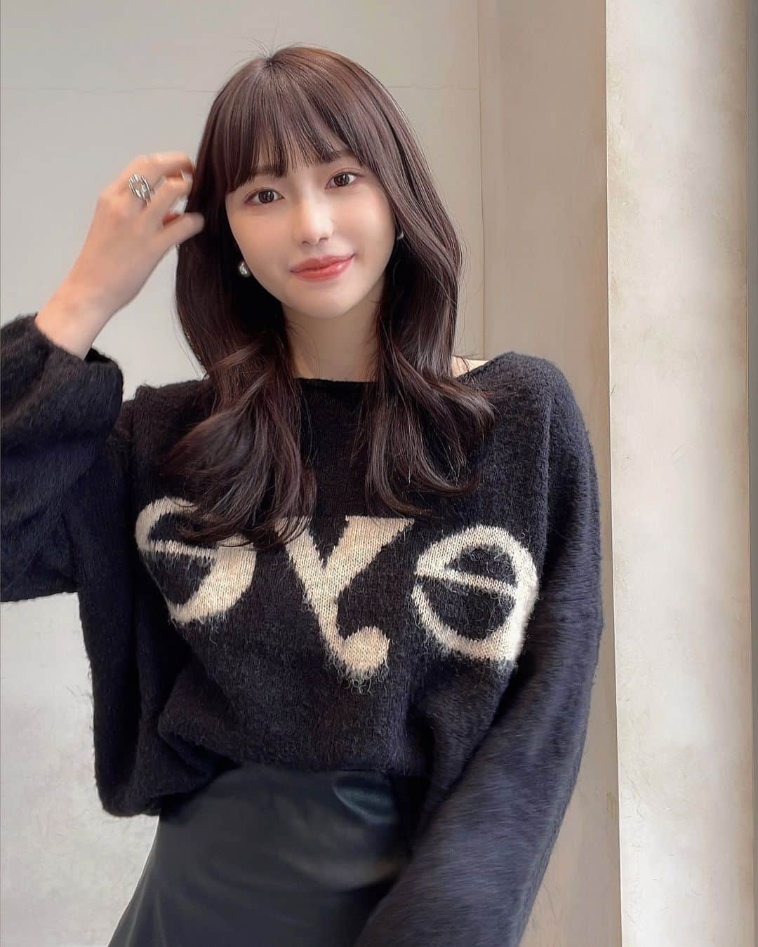 相楽優佳さんのインスタグラム写真 - (相楽優佳Instagram)「eye mohair knit‎🤍 大きいeyeロゴが可愛い👀モヘア素材のニット ⁡🔖 @millea_official_  ゆるさといい、サイズ感といい、どツボ🪄 _______ #春コーデ #春ニット #ニットコーデ #韓国通販 #ビッグニット #ビッグロゴ #mohair #mohairknit #biglogo #bigknit #モヘアニット #モヘア #韓国ファッション #プチプラコーデ  #プチプラ高見えコーデ #ワイドバング #フルバング #セミロング #韓国ヘア #韓国風ヘア」2月25日 22時25分 - yuka_sagara