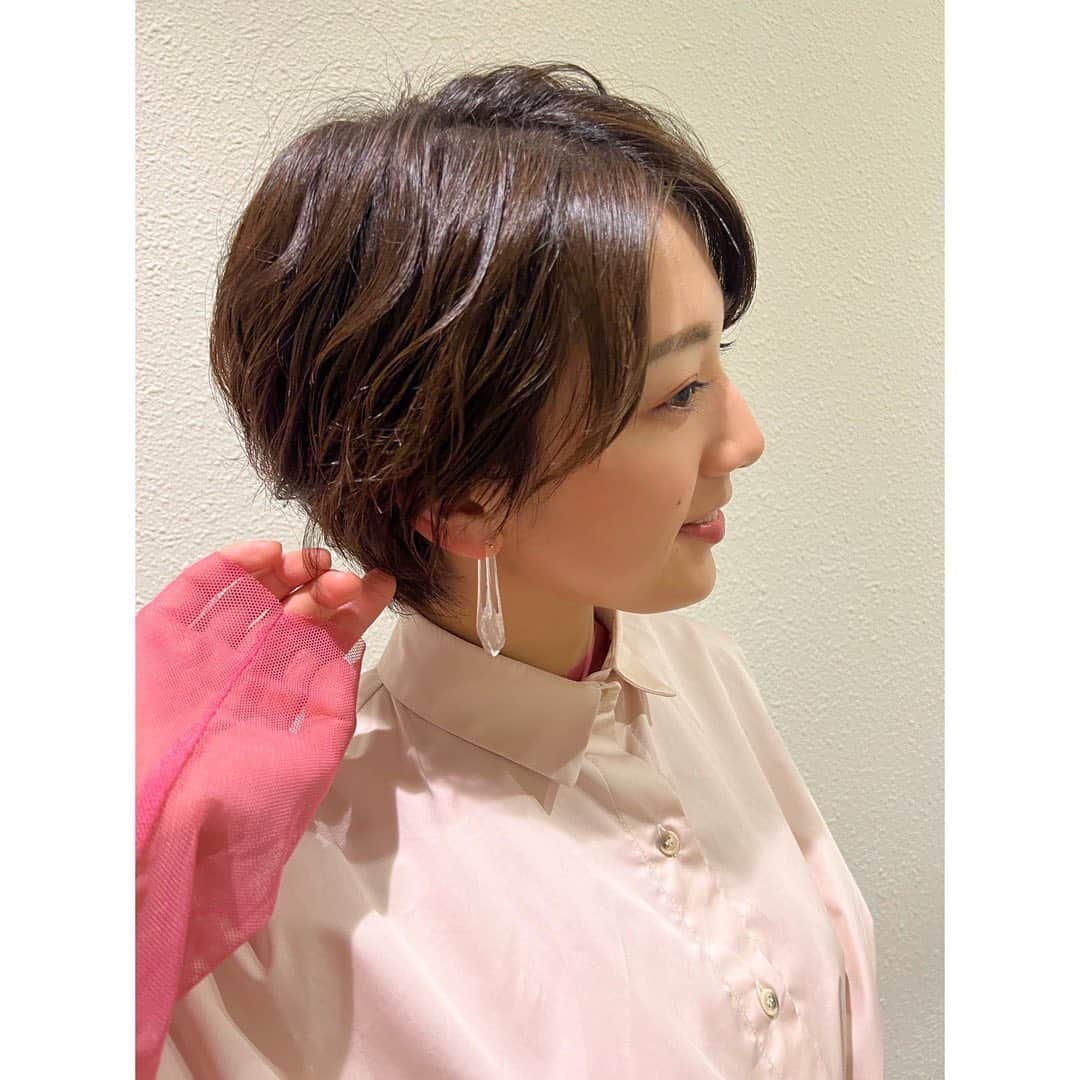 佐藤美希さんのインスタグラム写真 - (佐藤美希Instagram)「昨日放送されましたテレビ東京「よじごじDays」 ご覧いただいた方ありがとうございます！ ⁡ サイクリング旅第4弾は南房総編！ ⁡ 今回もハプニングあり。 毎回何が起こるか分からないですね🤣 ⁡ 一足先に春を感じて、絶景も見られました💐 初めて日没までにゴールはできたけれど、、、後日晴れた日の茜空は絶景でしたね あの大雨から晴天への変わり様は、驚いた！ ⁡ そして、今回も食べまくり！！！ 海の幸づくし🐠🐚🦐 食いしん坊→雨女。 よじごじDaysのロケでは自分でも気付かなかった新しい私が見られます笑 ⁡ ⁡ 衣装 ブラウス→ @chiccalualdiofficial  スカート→ @chiccalualdiofficial  ピアス→ @siri_siri_official  靴→ @randa_pic  ⁡ #よじごじDays #サイクリング旅 #南房総 #絶景 #このパフェ朝ご飯にぺろり #4枚目のこの子たち #幸せの黄色いてるぼう #てるぼう効果 #次回から私のバディかな #花摘み #chccalualdi #sirisiri #ガラスのピアス可愛かった💎 #randa #第5弾 #どこになるのか #完璧ゴール目指します」2月26日 13時21分 - satomiki0626