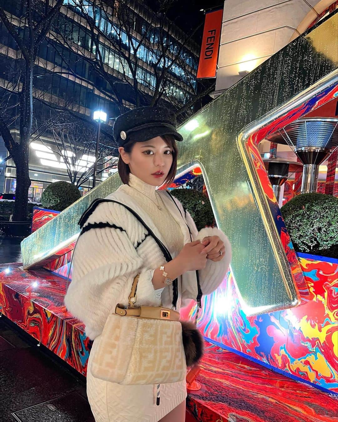 ななぴさんのインスタグラム写真 - (ななぴInstagram)「❤️❤️❤️  #fendicafe #fendi #tokyo #omotesando #コーデ　#FENDIコーデ　#ピーカブー #私服　#cordinate #ootd #ニーハイブーツ　#キャスケット　#ロングブーツ　#ワンピース　#ミニワンピ　#タイトスカート　#むちむち　#ショートヘア　#ボブ　#ショートボブ」2月26日 22時58分 - __nanapgram__