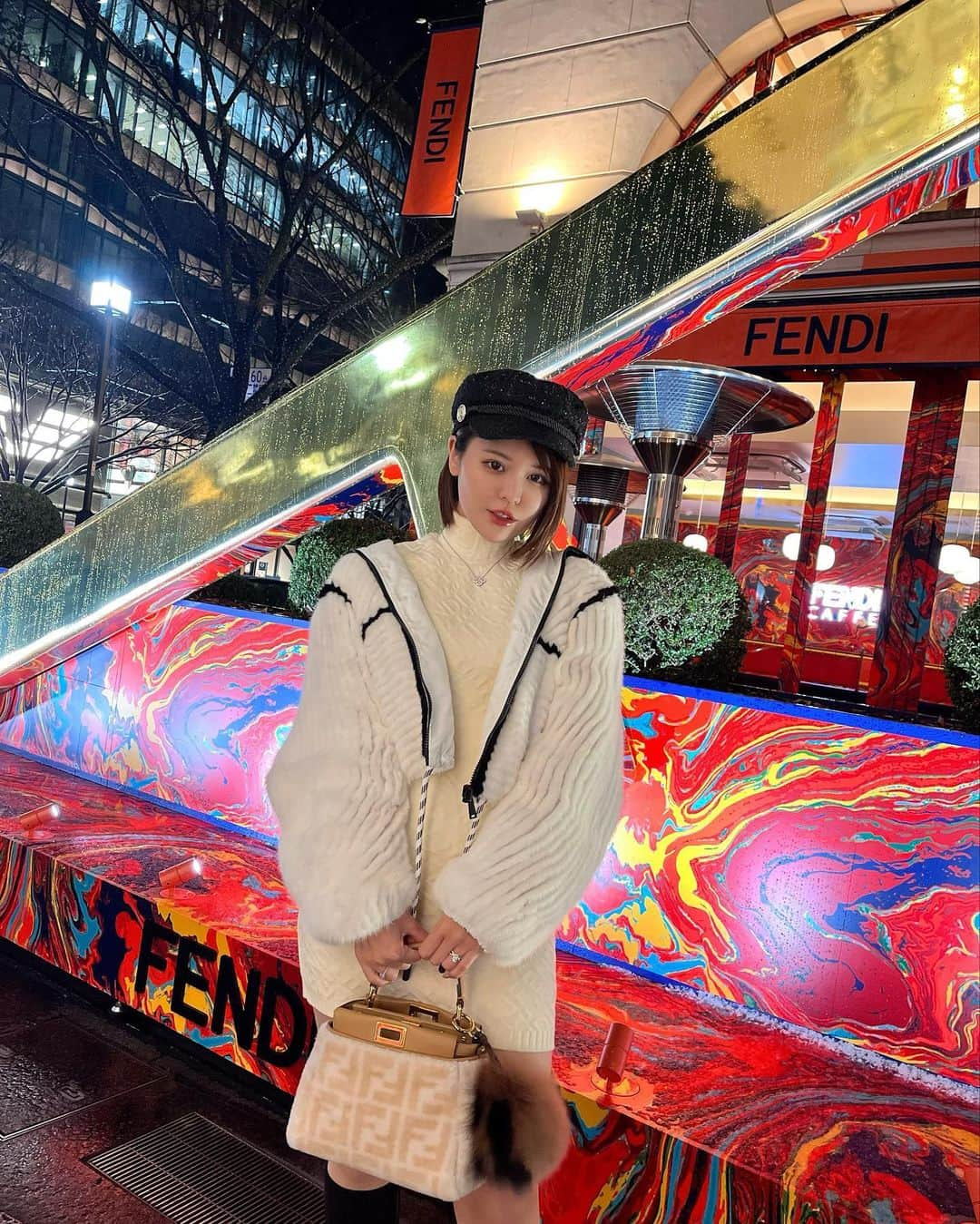 ななぴさんのインスタグラム写真 - (ななぴInstagram)「❤️❤️❤️  #fendicafe #fendi #tokyo #omotesando #コーデ　#FENDIコーデ　#ピーカブー #私服　#cordinate #ootd #ニーハイブーツ　#キャスケット　#ロングブーツ　#ワンピース　#ミニワンピ　#タイトスカート　#むちむち　#ショートヘア　#ボブ　#ショートボブ」2月26日 22時58分 - __nanapgram__