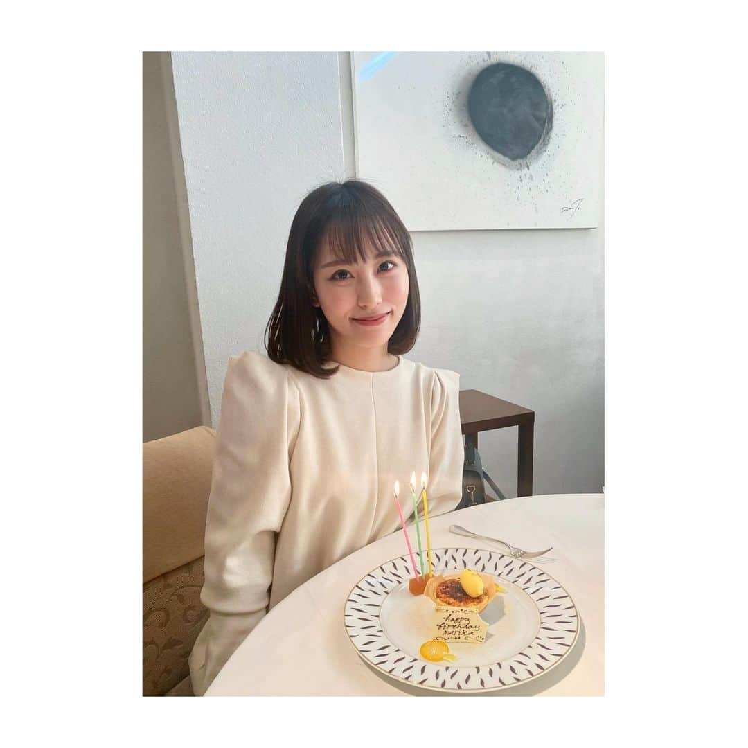 森田真理華さんのインスタグラム写真 - (森田真理華Instagram)「皆さんお久しぶりです🤝  先日姉がお誕生日をお祝いしてくれました🥂 とっても久しぶりのお外ご飯で 美味しくて幸せな時間でした💐  忙しいのに連れて行ってくれて ありがとう🕊 @mirei.morita_mx  26歳は皆さんに嬉しい報告ができるように 今毎日頑張ってるので待っててくださいね💕  ______  夜中までしっかりサウジカップデーを 楽しんだので眠いです🥱」2月27日 19時11分 - marika__morita